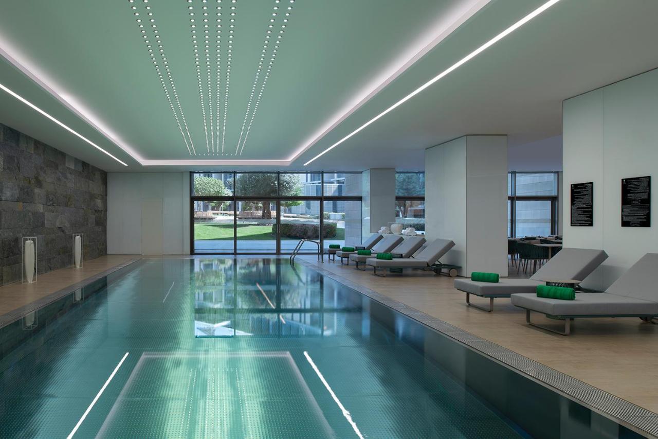 Banyan Tree Doha At La Cigale Mushaireb Exteriér fotografie The swimming pool at the hotel