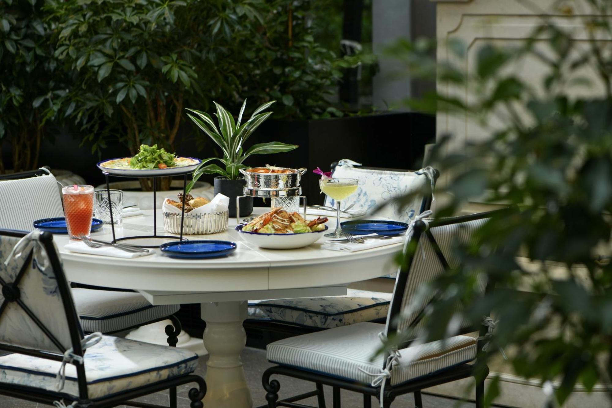 Banyan Tree Doha At La Cigale Mushaireb Exteriér fotografie A table set for afternoon tea at the Mandarin Oriental, Paris